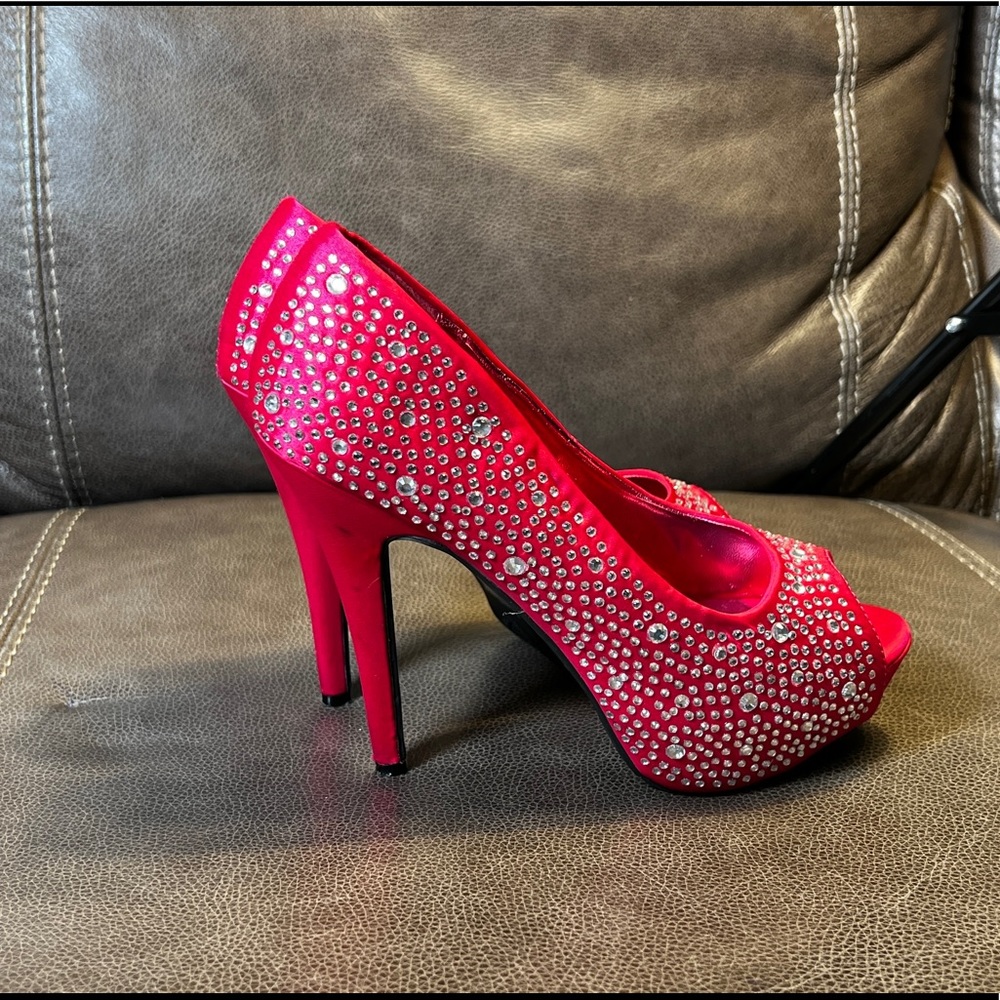 Women’s red crystal sparkling De Blossom Collections Heel shoes size 8